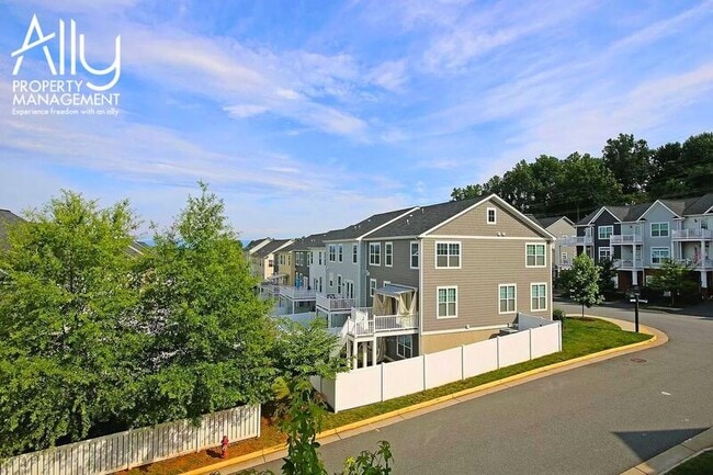 Building Photo - 1610 Kempton Pl