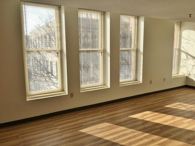 Building Photo - 30 Hanover St
