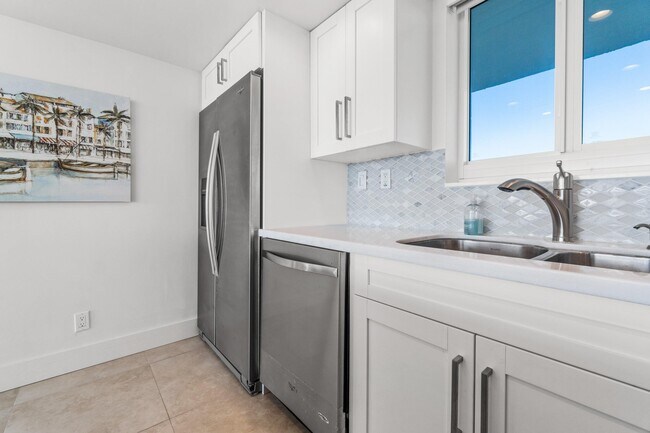 Building Photo - 2505 S Ocean Blvd
