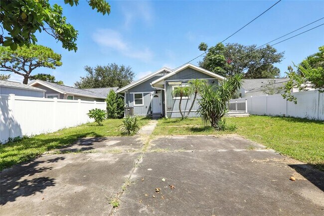 Building Photo - 3634 Burlington Ave N