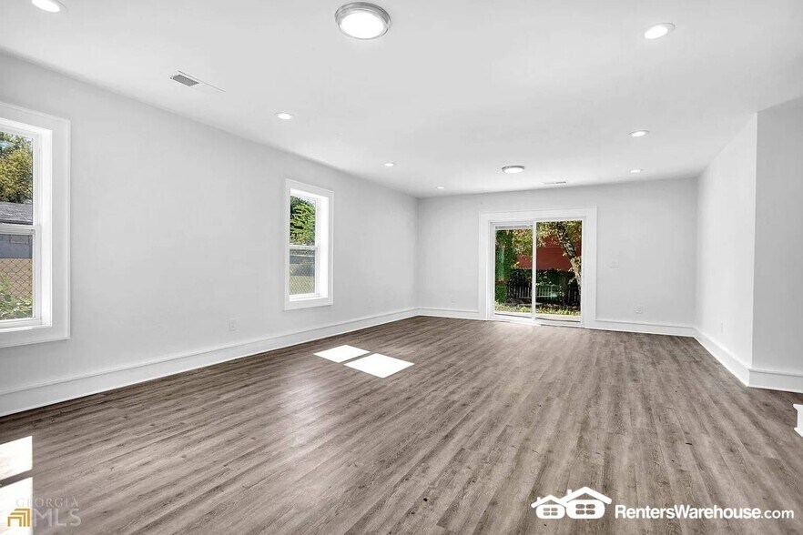 Building Photo - 3196 Mae Ave NE