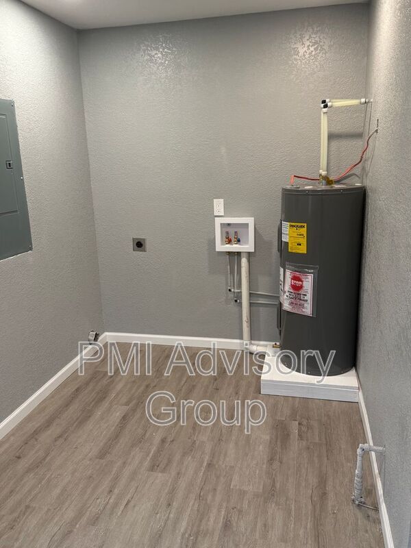 Building Photo - 2328 SW Eveningside Dr