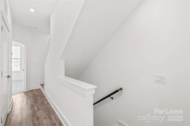 Building Photo - 425 Blairhill Rd