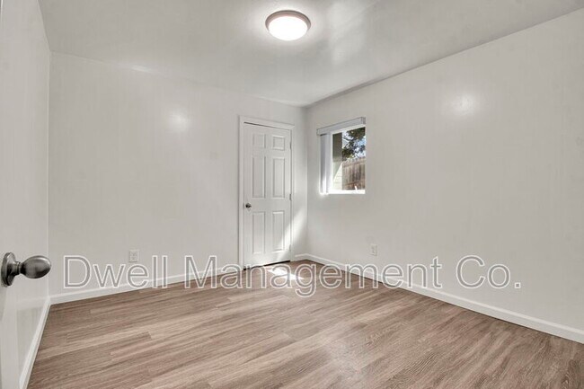 Building Photo - 9105 Rosedale Dr