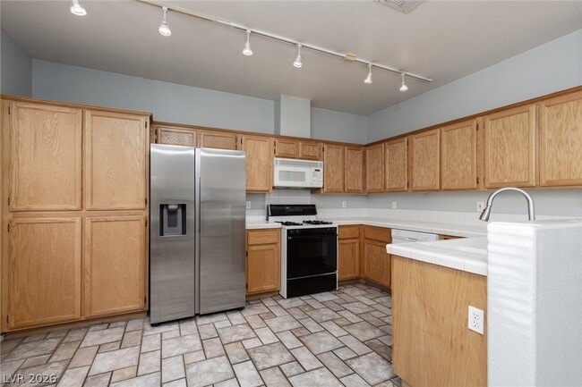 Building Photo - 2137 Polynesia Cir