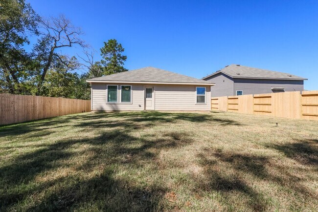 Building Photo - 16002 Tallis Dr