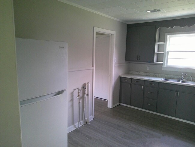 Building Photo - 408 Lumpkin Ave