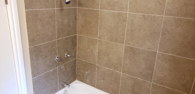 Building Photo - 1304 W Walnut Ave