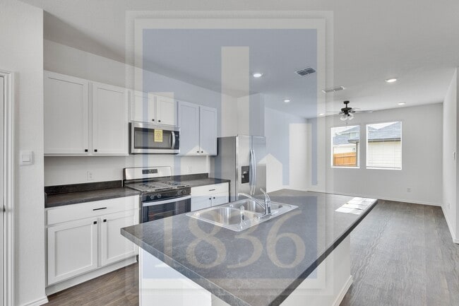 Building Photo - 304 Azua Path