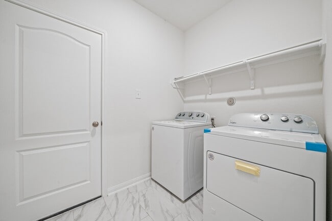 Building Photo - 15719 Autumn Chicory Dr