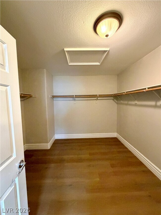 Building Photo - 299 Dogleg Dr