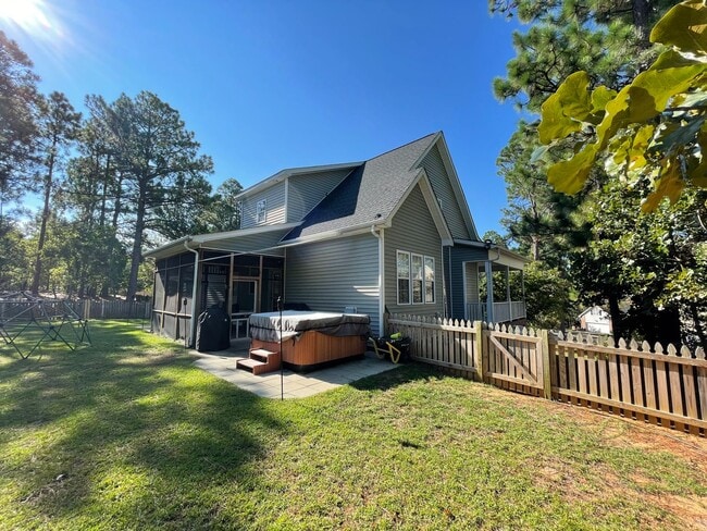 Building Photo - 4 Bedroom 3.5 Bath Home in Carolina Lakes!