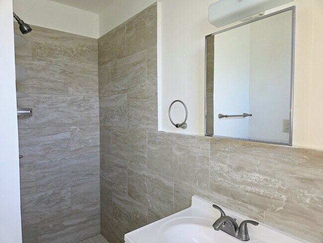 Building Photo - 6931 Hibiscus Ave S