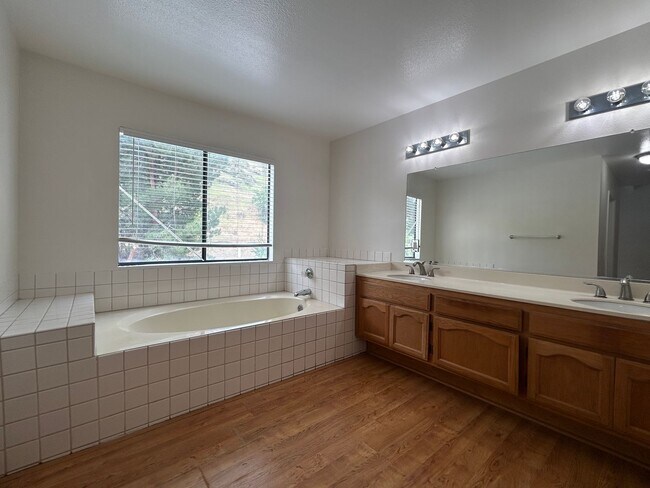 Building Photo - 3068 Prado Ln