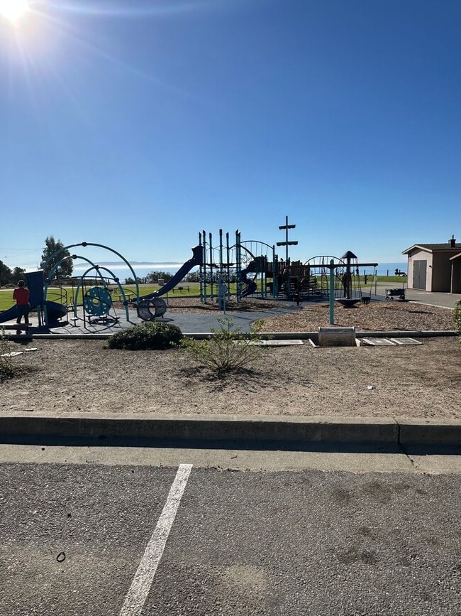 Building Photo - 2525 Solano Rd