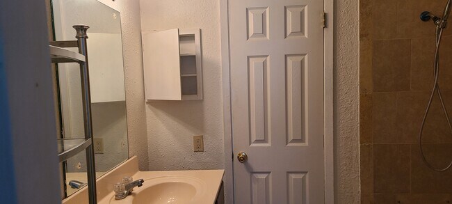 Building Photo - 1106 Verde Dr
