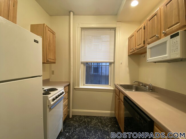 Building Photo - 111 Park Dr