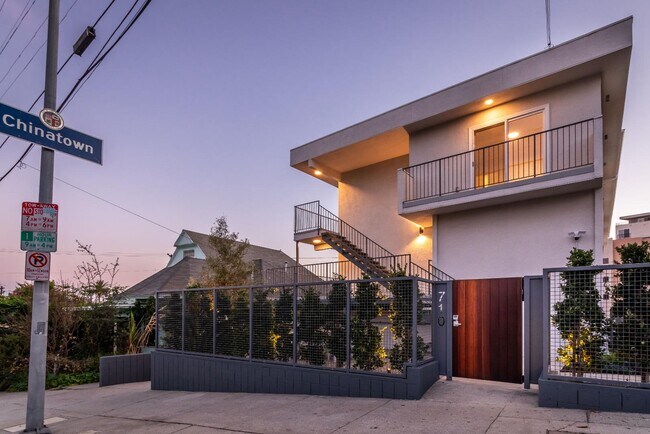 Building Photo - 713 New Depot St