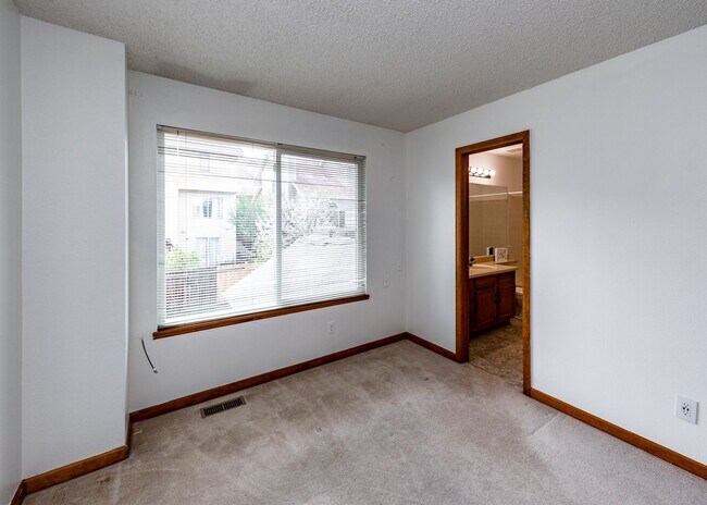 Building Photo - Westside Home in Mt Shadows in D20