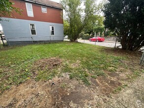 Building Photo - NEWLY RENOVATED 3 BR HOME/FENCED IN YARD