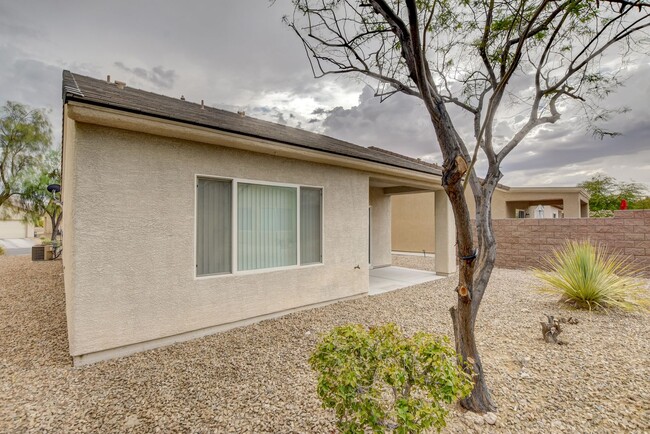 Building Photo - Charming 3 Bed 2 Bath Single Story Home in...