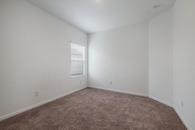 Building Photo - Move-In Ready Gem with Open Layout & Prime Location