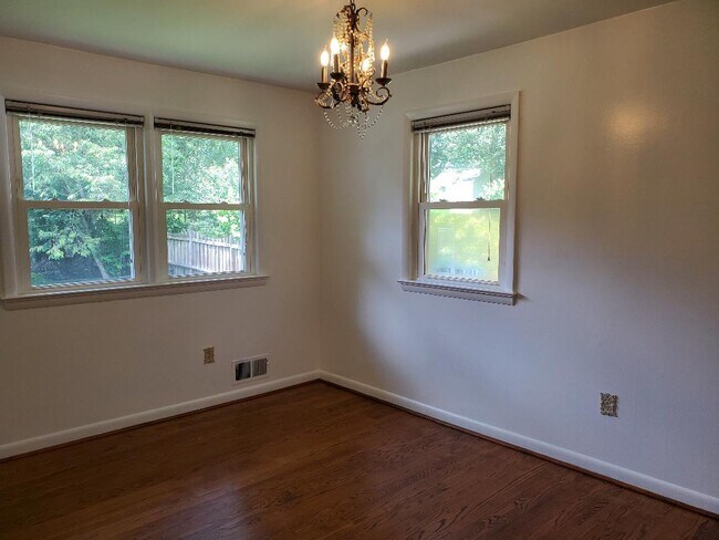 Building Photo - 3838 Glenbrook Rd