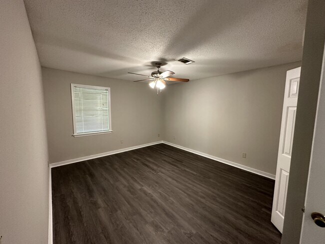 Building Photo - 108 Briarmeade Dr