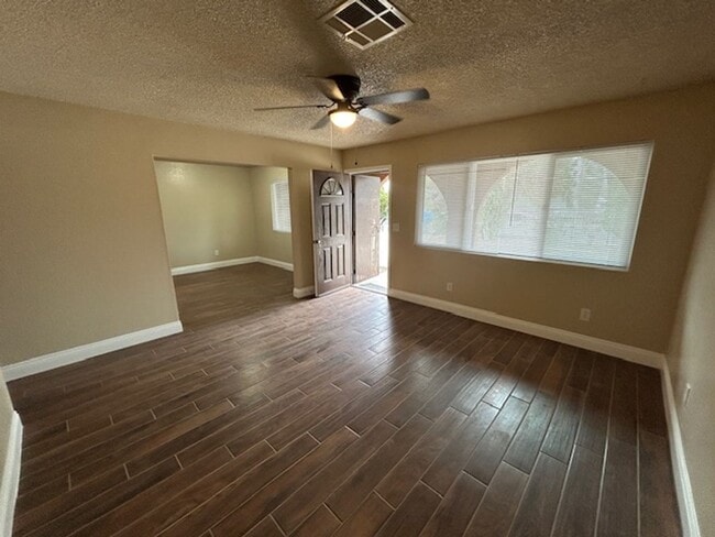 Building Photo - *** MOVE IN SPECIAL - $300.00 OFF FIRST MONTHS RENT***