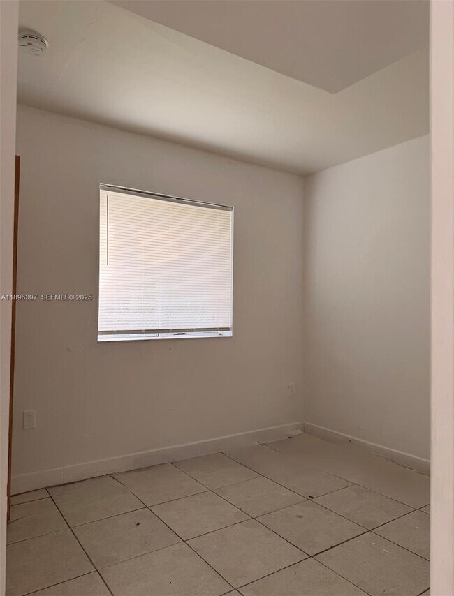 Building Photo - 848 SW 5th St