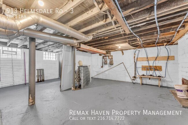 Building Photo - 913 Helmsdale Rd