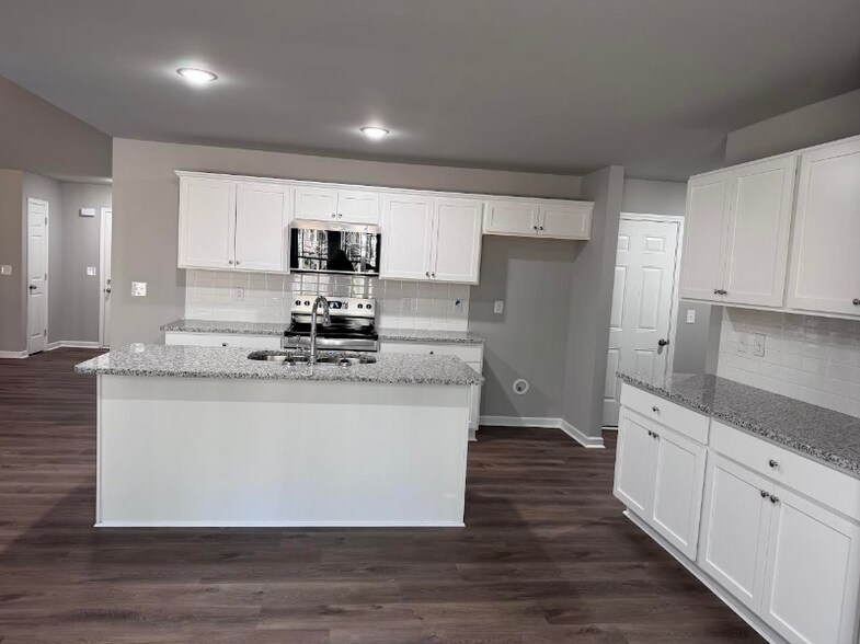 Building Photo - 405 Grand Oaks Dr