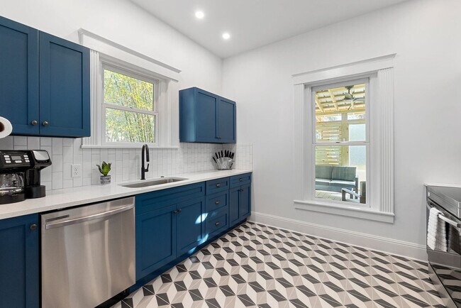 Building Photo - 15 Old Mission Ave