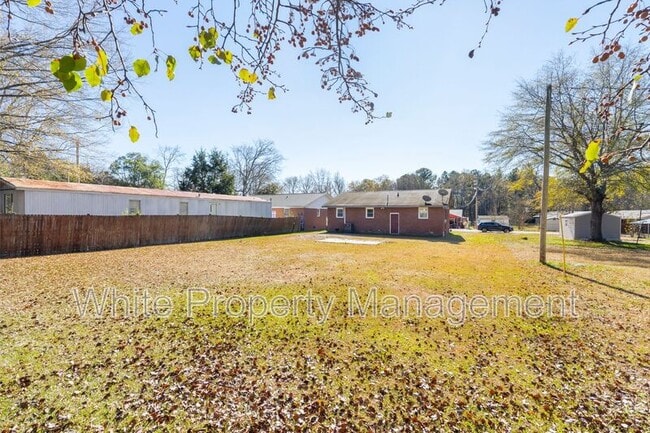 Building Photo - 911 Belinda St