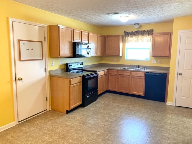 Building Photo - Beautiful 3 Bed 3 Bath Home For Rent!