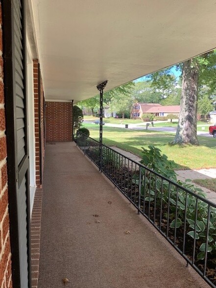 Front Porch - 1245 Cedarbrook Ct