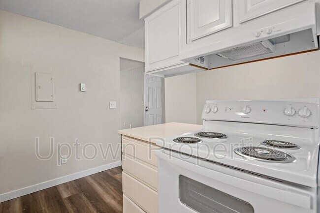 Building Photo - 5660 SW 180th Ave