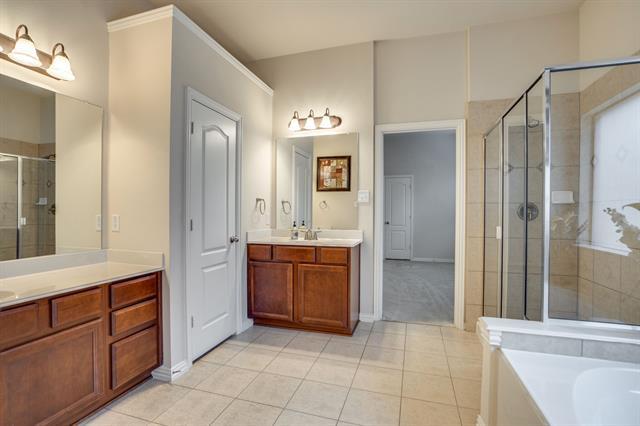 Building Photo - 7747 Ivanhoe Dr