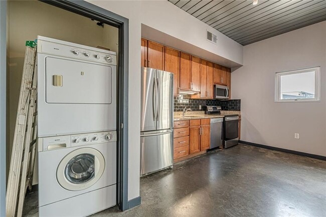 Building Photo - 620 Glen Iris Dr NE