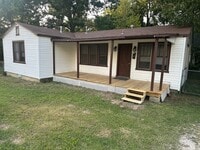 Building Photo - 2 Bedroom, 1 Bathroom Home w/ Fenced-In Backyard and Covered Front Porch in Downtown Springdale