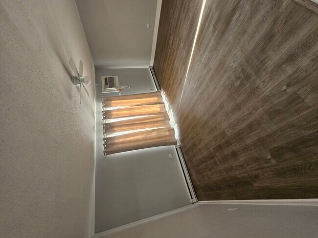 Building Photo - 212 Madison St