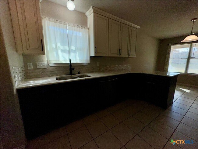 Building Photo - 2702 Montague County Dr