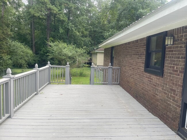 Building Photo - 1207 Cherokee Dr