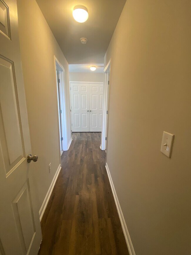 Building Photo - Spacious 3BR/2BA Home with Garage