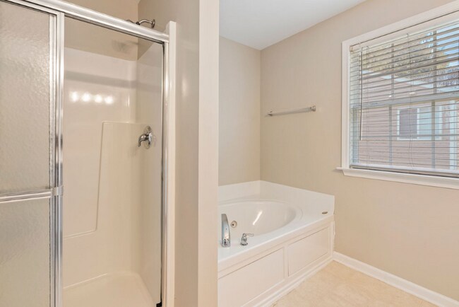 Building Photo - 8705 Poteat Dr