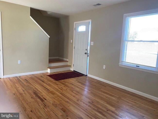 Building Photo - 208 Hackberry Dr