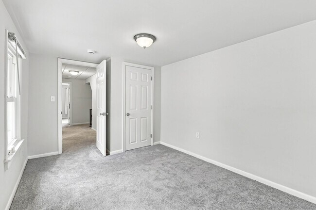 Building Photo - 550 Dauphin St