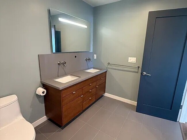 Building Photo - Luxury Penthouse Condo w/Large Private Terrace, Outdoor Kitchen – a must see! PROGRESSIVE