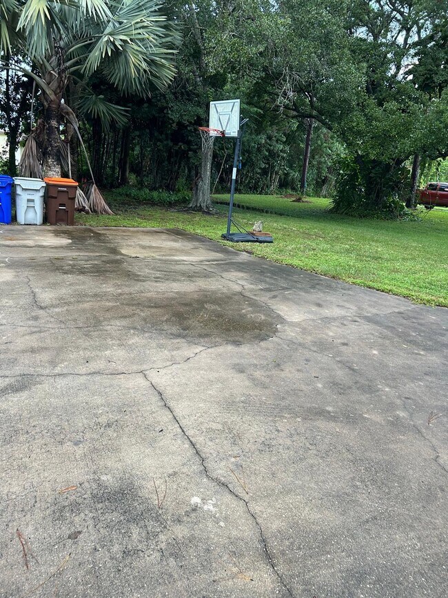 Building Photo - 935 34th Ave