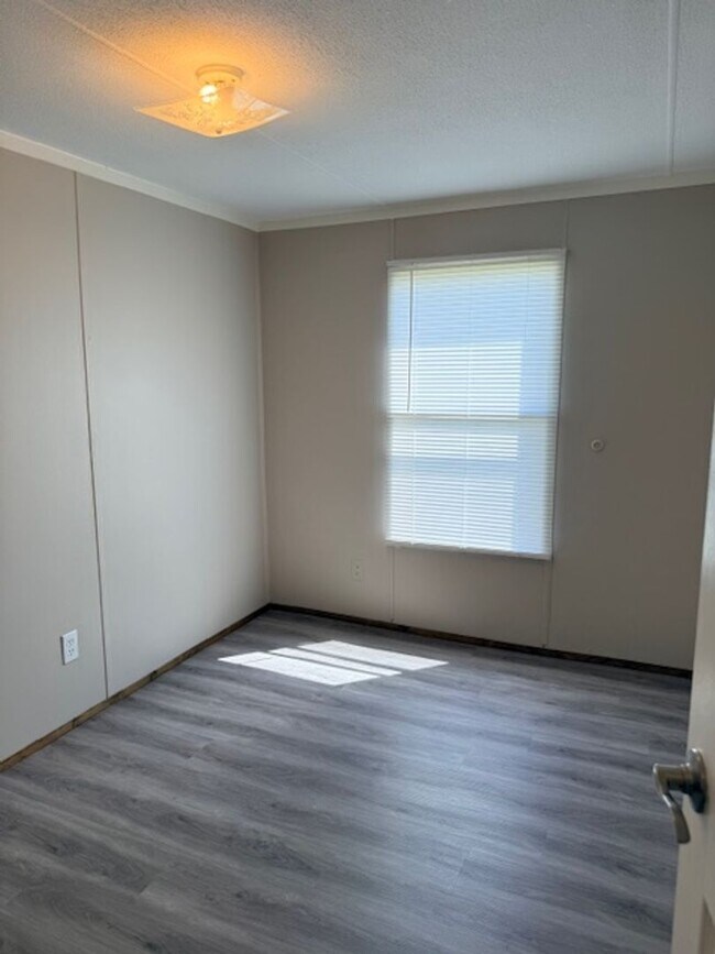 Building Photo - Greenback 37742 - 3 bed 2 bath mobile home - Lease to own option - call Troy Adams 865-233-6949